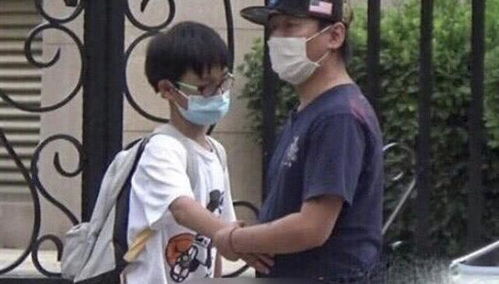 52岁村医与儿子同校同专业，背后的故事真感人！