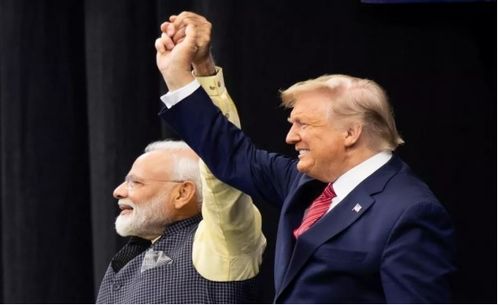 莫迪牵手普京亮相上合峰会，背后有何深意？