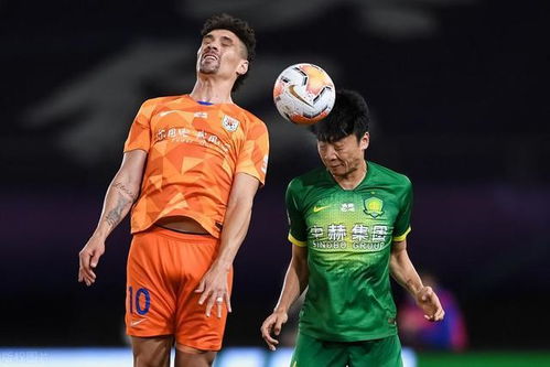 国安中场核心传球瞬间