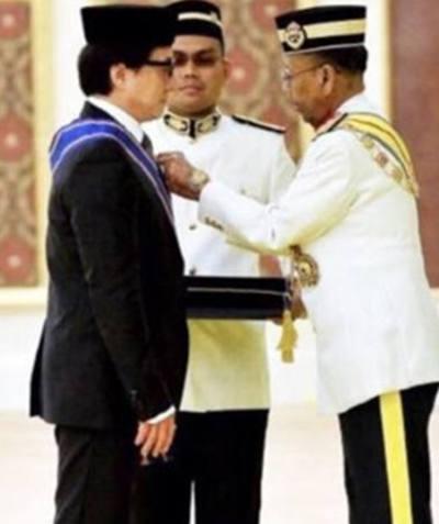 各国领导人微笑合影