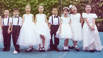 开学首日：‘小神兽’入校，‘兵哥哥’护航升旗