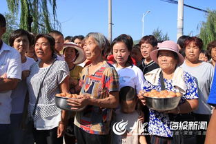 云南小伙全家送行场景