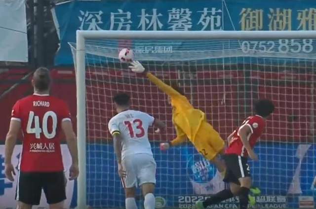 国安0 - 6惨败后球迷球员当面对骂，背后究竟发生了什么？