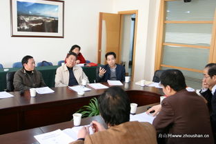 一群集美在热烈讨论