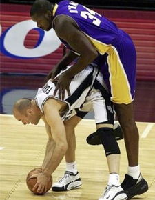 范尼在场边指导