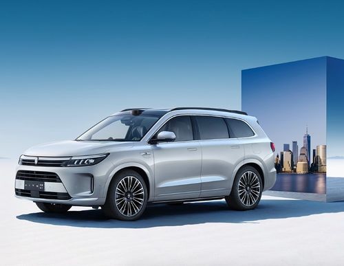 鸿蒙智行全新问界 M7 汽车配置大揭秘！