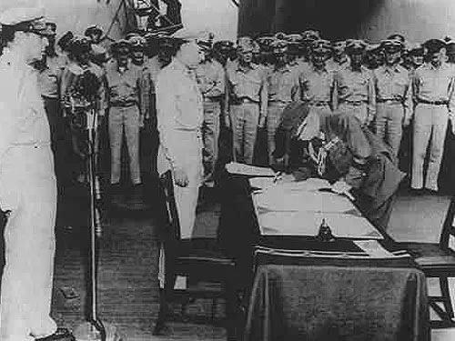 珍贵历史影像：80年前日本正式签署投降书