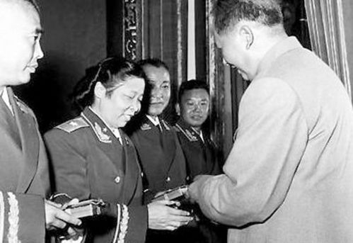 李贞授衔仪式现场