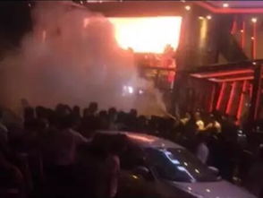 捷克前总理巴比什竞选遇袭，现场情况惊心动魄！