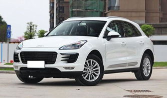 一辆停在路边的众泰汽车