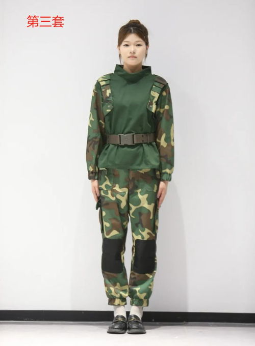 272万网友‘恶搞’军训服投票，校方表示已优化调整