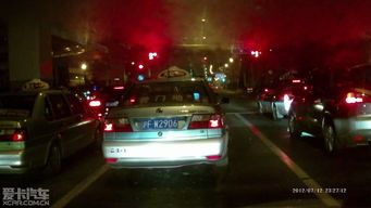 警惕！网红为博眼球篡改暴雨视频被拘，背后真相令人深思