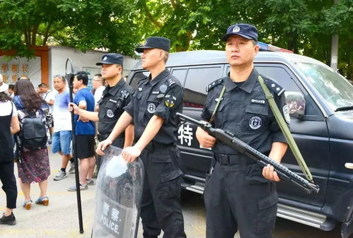 警察在现场维持秩序
