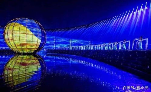 夜晚灯光下的观礼台全景