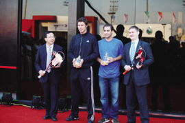 明星们正在互送礼物