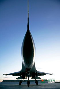 歼 - 35A 战机从地面腾空而起的瞬间画面