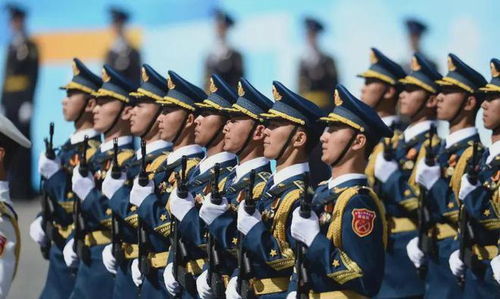 士兵们在训练场训练