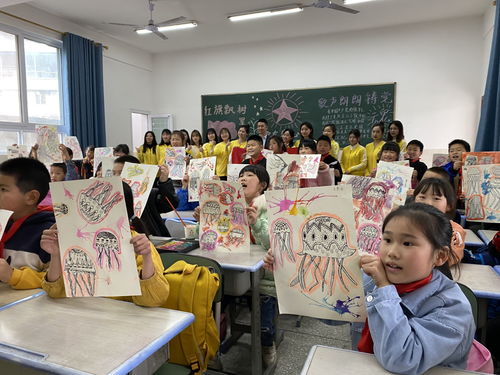 孩子们展示作品