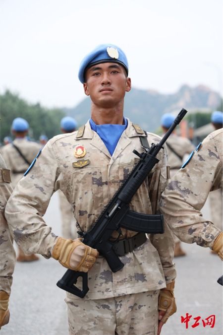 受阅部队跑步登车画面被怒夸：看他们英姿飒爽！