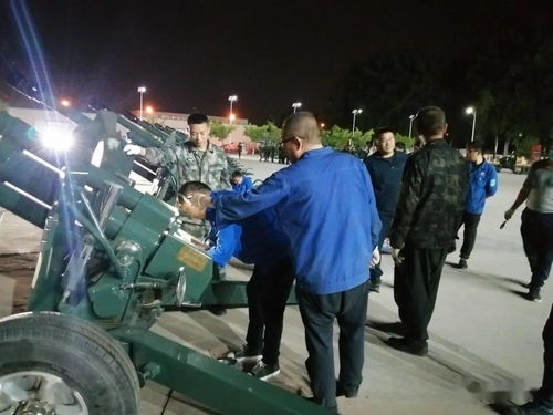 天安门凌晨现场：礼炮鸣放队庄严就位