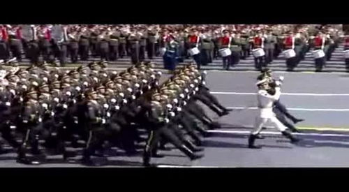 阅兵装备方队原地热车启动：震撼场面背后的细节