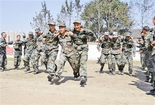 老兵指导新兵训练