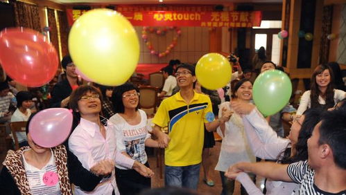 媒婆无奈摇头的场景