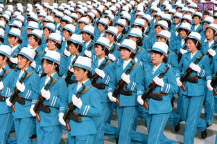 女民兵方队踏正步亮相阅兵场，飒气十足