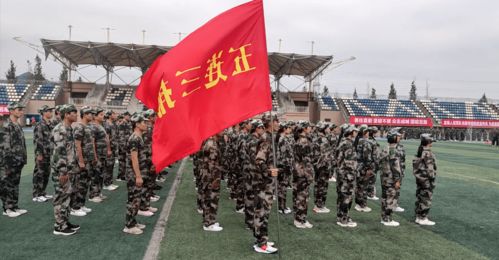 标兵坚毅的眼神特写