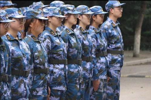 大四女生加入民兵方队，霸气亮相阅兵场！