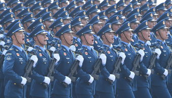 各军种军旗在阅兵场上排列