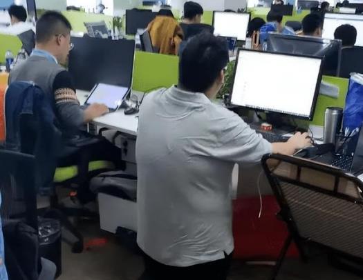 8点1氪热点追踪：携程新办公政策、361度解约与苹果折叠机内幕