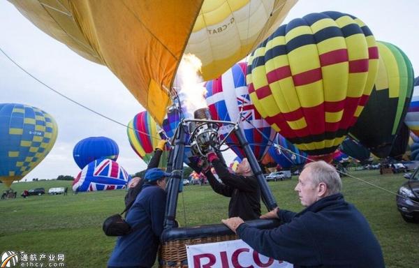 揭秘！8万只气球为何都选26厘米左右？
