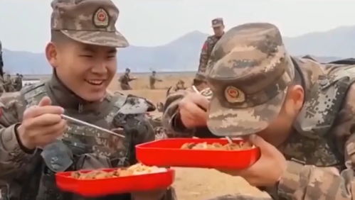 张威在九三阅兵上庄严升旗