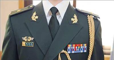 军事博主观阅兵自嘲‘军盲’，美PPT在中国成真？