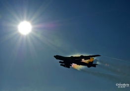 战略轰炸机在空中飞行