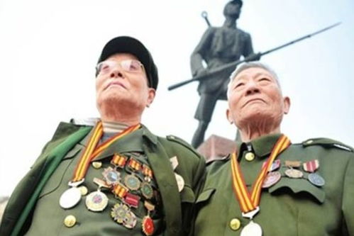 洪秀柱独家发声 致敬抗战老兵引深思