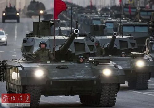 新型坦克装甲车列队前行