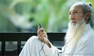 苑举正观礼听《黄河大合唱》感动落泪