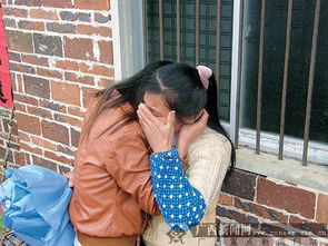 妈妈抱受阅回家民兵女儿忍不住擦泪，背后故事真感人！