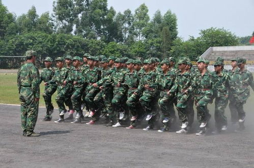 阅兵方队斜向行进仍整齐如一，全民线上共襄盛举