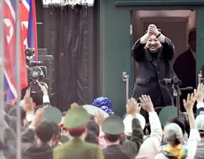 金正恩离京时长时间挥手作别，背后故事引关注