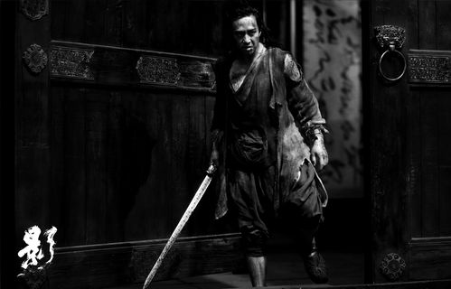 田栩宁执伞画面