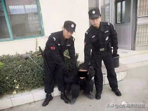 这是警察执法的画面