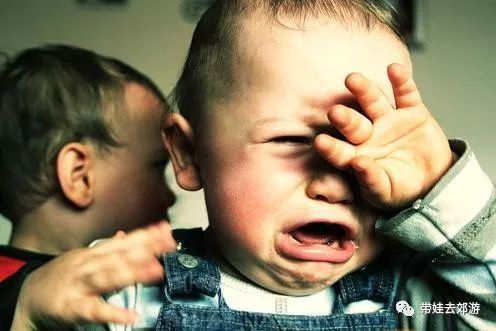 刘轩丞与重症儿童互动