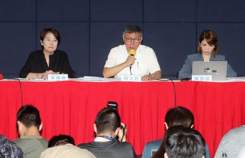 人们讨论柯文哲案件