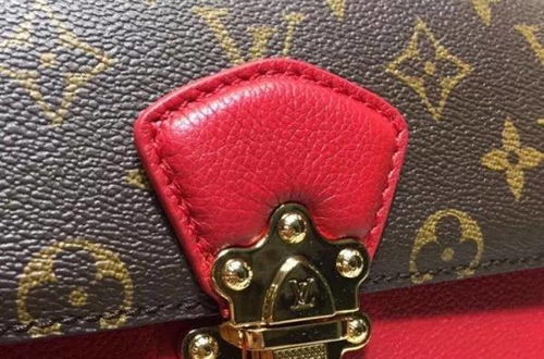 詹姆斯中国行再收球迷赠王冠，他的王者地位无可撼动！