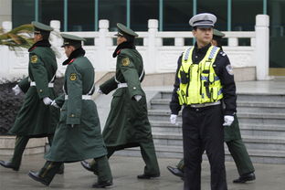 幕后团队忙碌身影