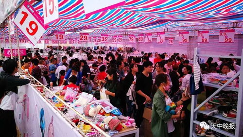 热闹的活动现场人群