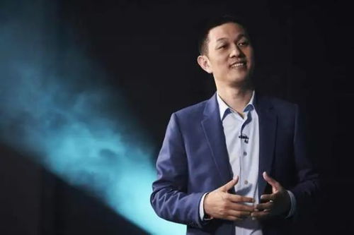 李斌在会议上的照片